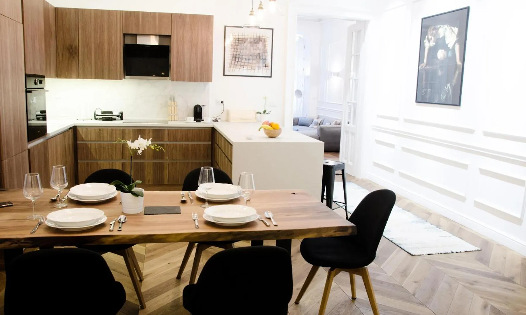 Luxury Apartment By Hi5 - Best Location 3-Br Budapest