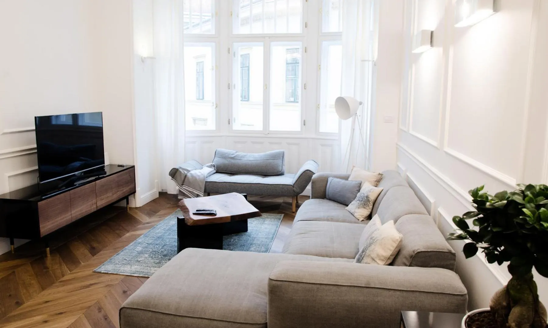 Luxury Apartment By Hi5 - Best Location 3-Br Budapest Magyarország