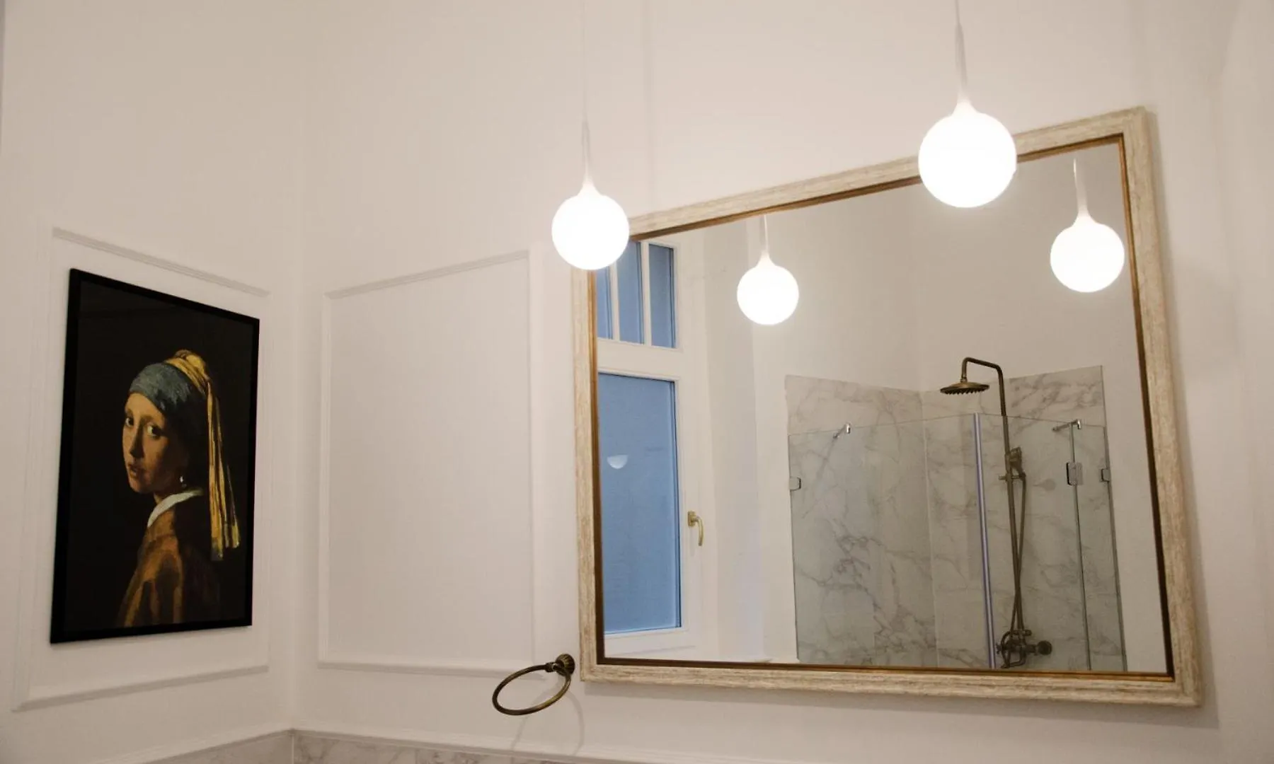 Luxury Apartment By Hi5 - Best Location 3-Br Budapest 0*,  Magyarország