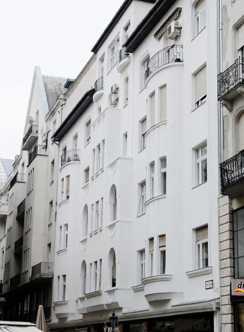 Luxury Apartment By Hi5 - Best Location 3-Br Budapest