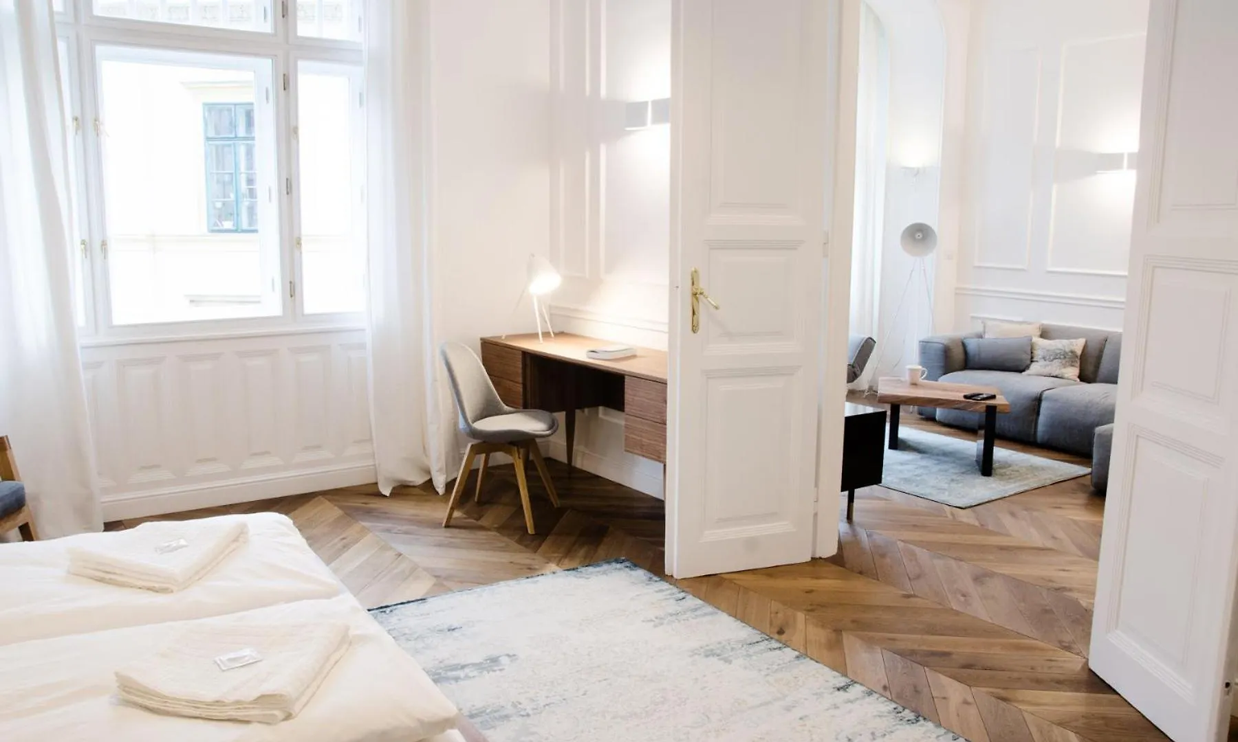 Luxury Apartment By Hi5 - Best Location 3-Br Budapest