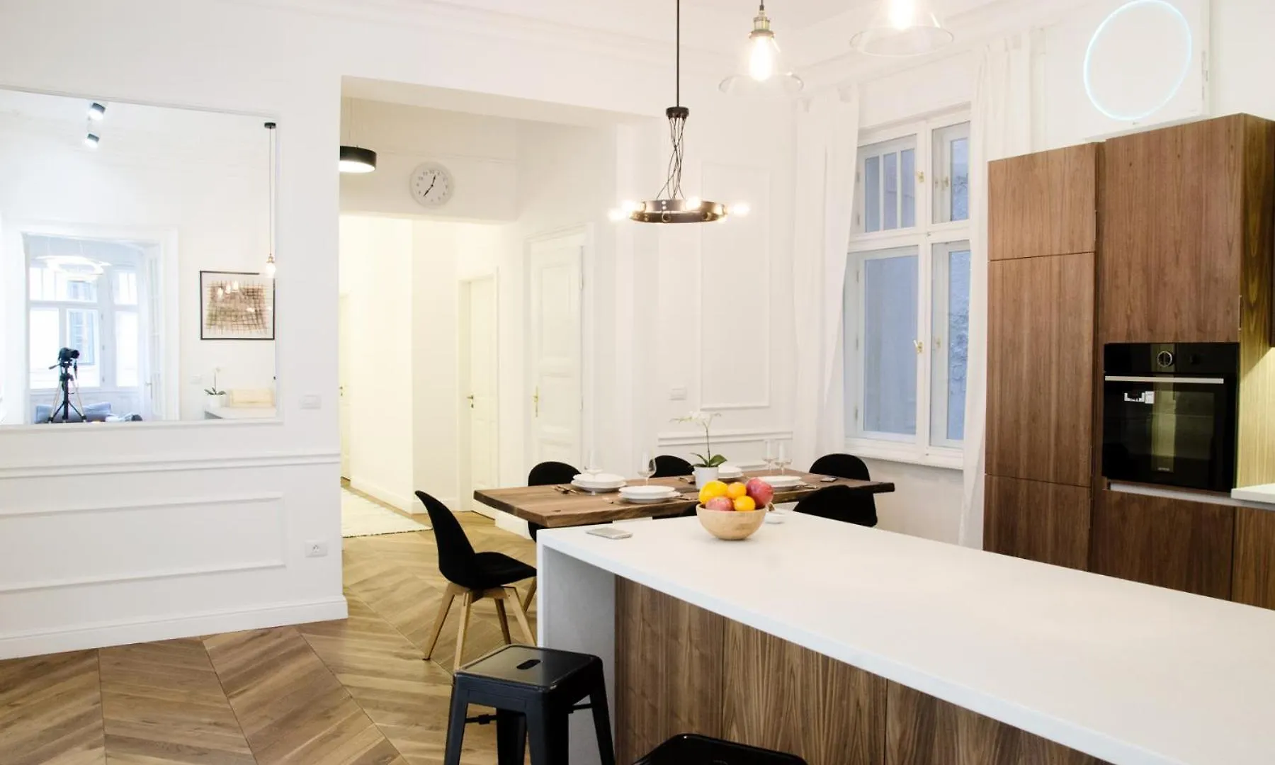 Luxury Apartment By Hi5 - Best Location 3-Br Budapest