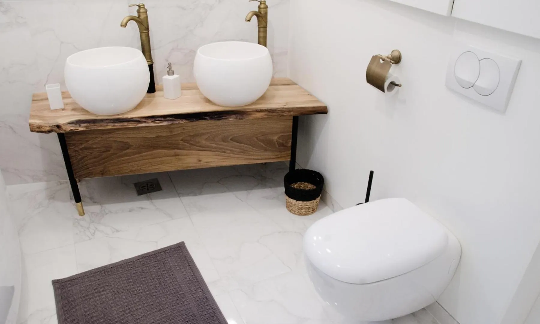 Luxury Apartment By Hi5 - Best Location 3-Br Budapest