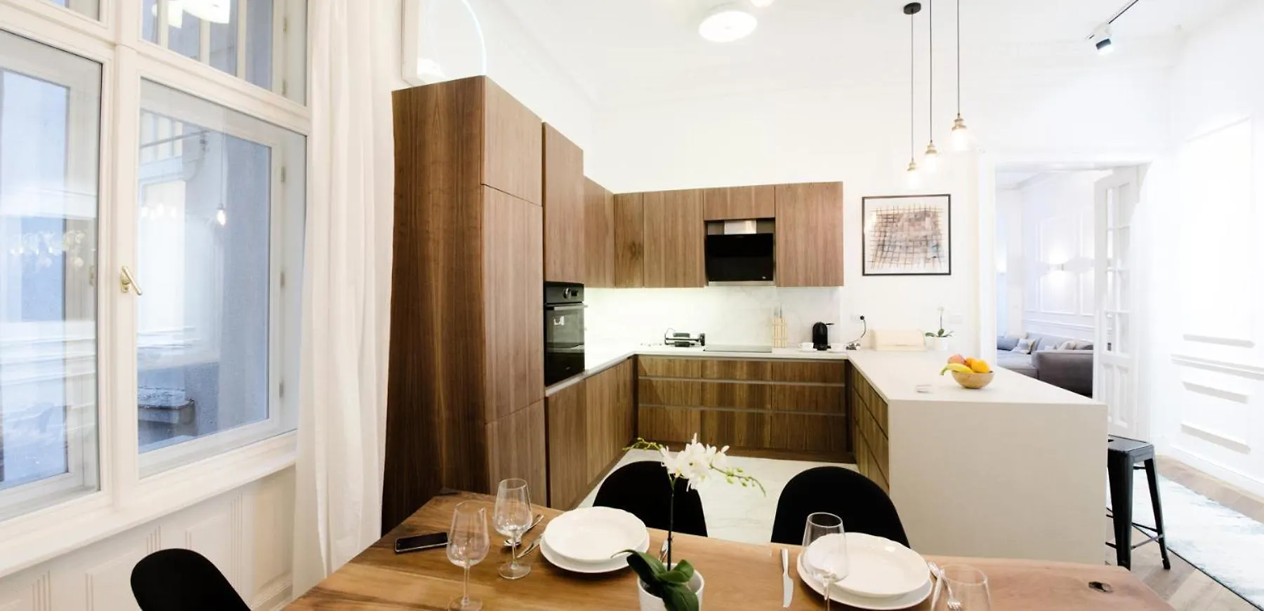 Luxury Apartment By Hi5 - Best Location 3-Br Budapest