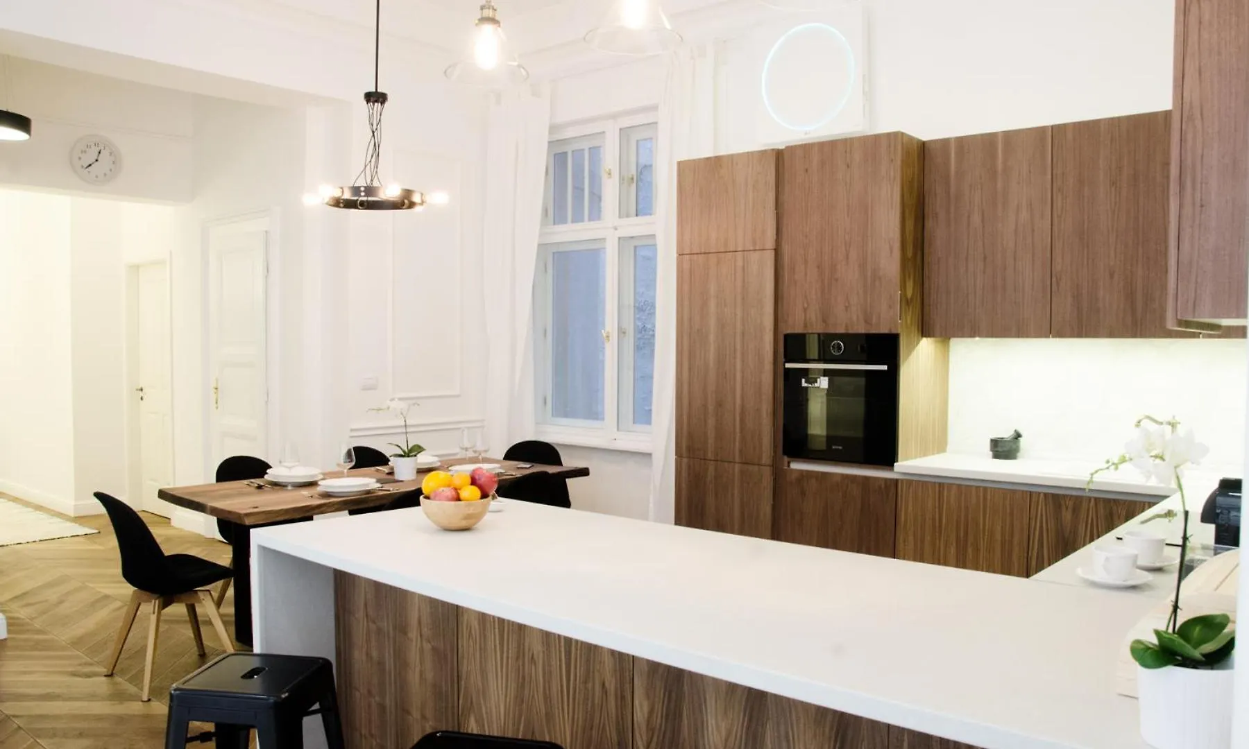 Luxury Apartment By Hi5 - Best Location 3-Br Budapest