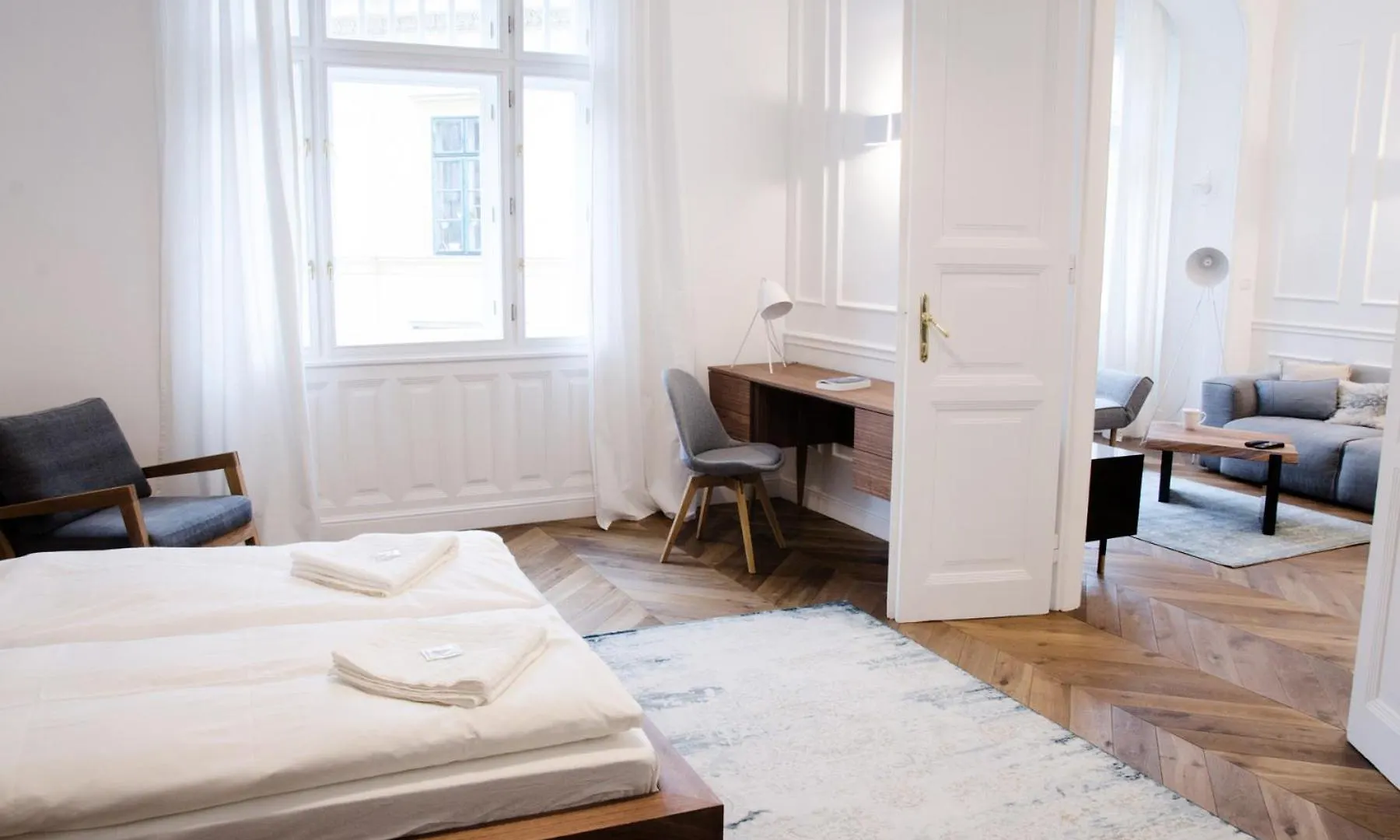 Luxury Apartment By Hi5 - Best Location 3-Br Budapest