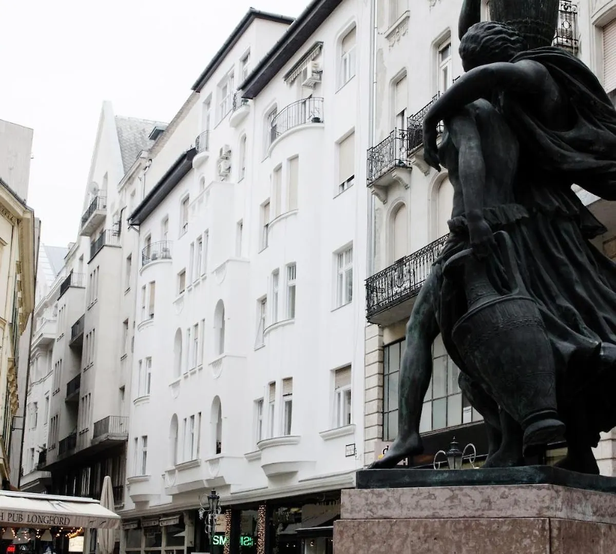 Luxury Apartment By Hi5 - Best Location 3-Br Budapest