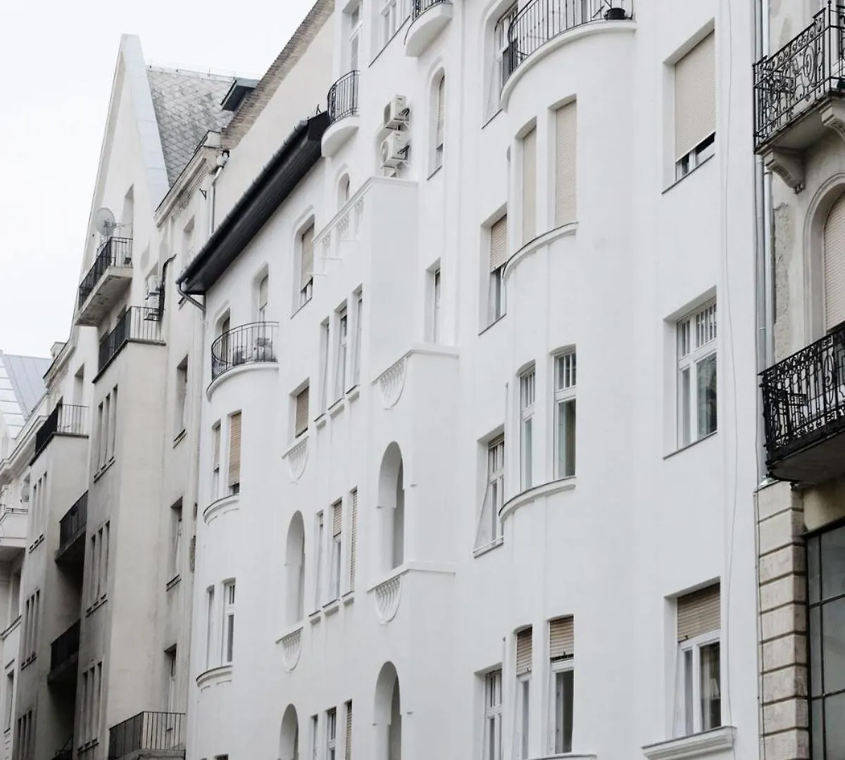 Luxury Apartment By Hi5 - Best Location 3-Br Budapest