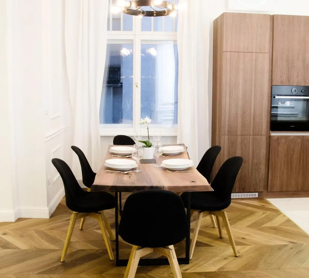 Luxury Apartment By Hi5 - Best Location 3-Br Budapest