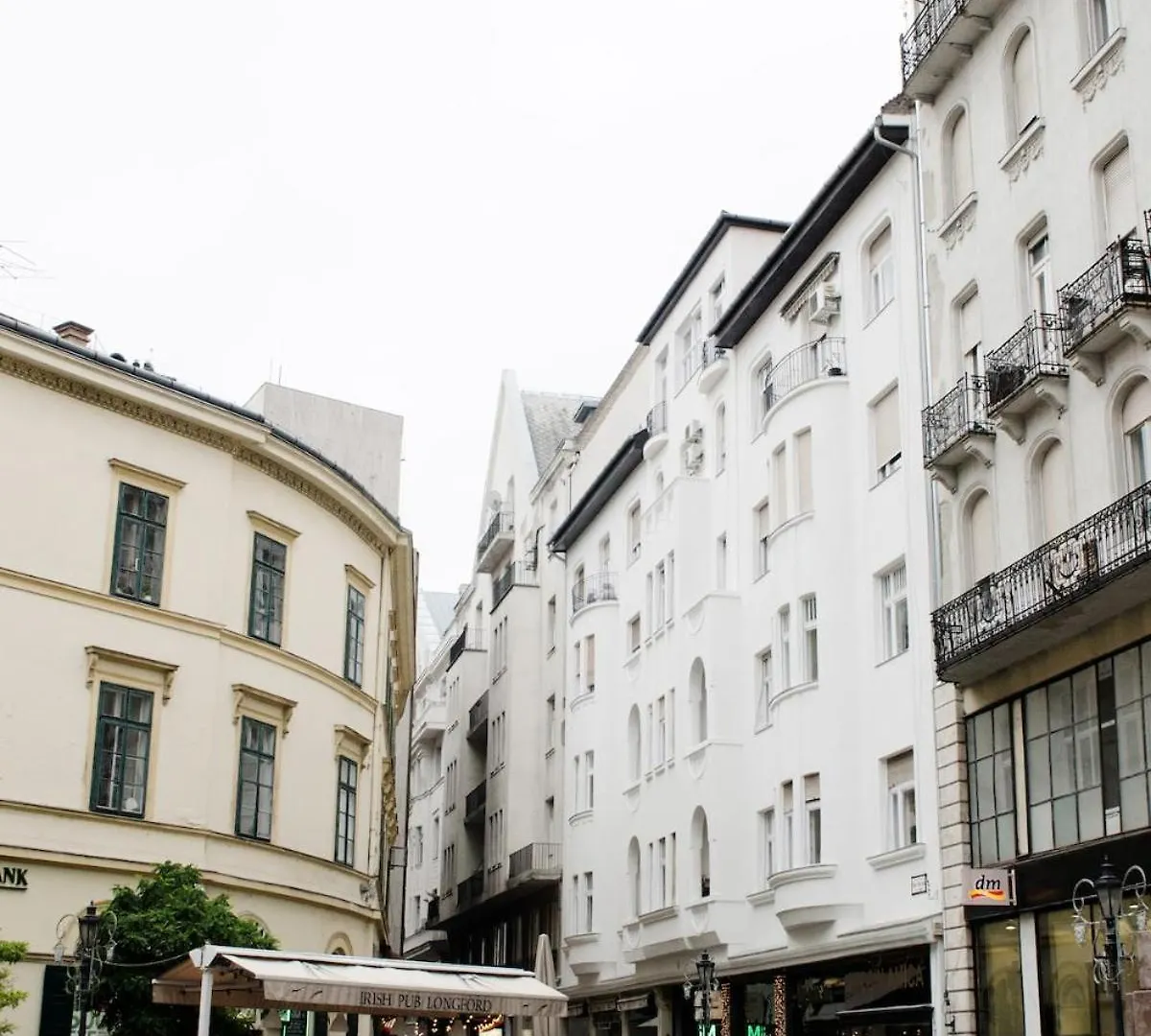 Luxury Apartment By Hi5 - Best Location 3-Br Budapest