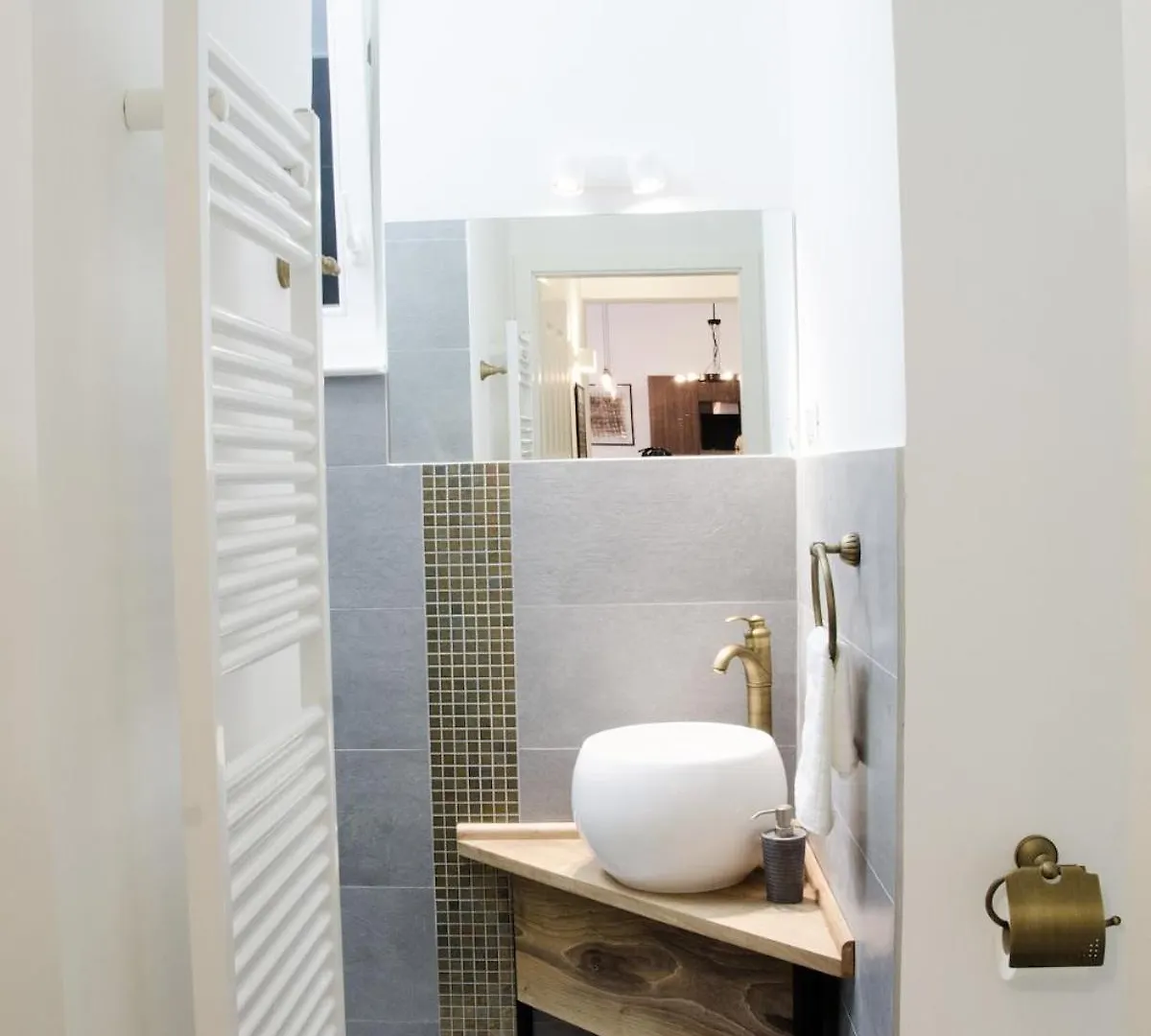 Luxury Apartment By Hi5 - Best Location 3-Br Budapest