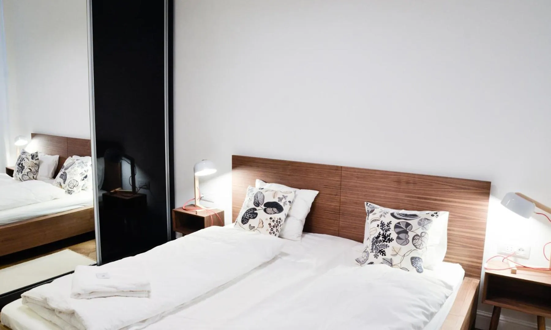 Luxury Apartment By Hi5 - Best Location 3-Br Будапешт